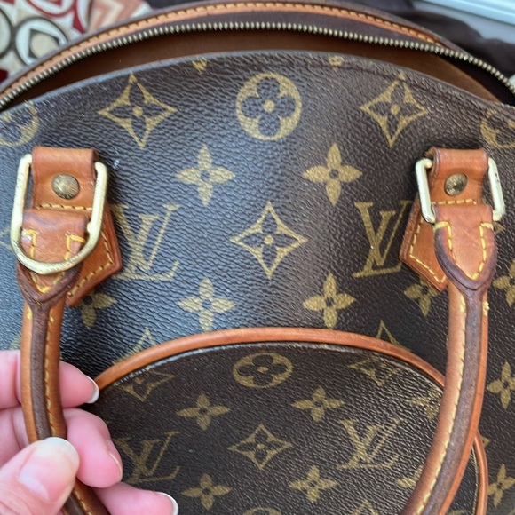 LOUIS VUITTON Ellipse in fabulous pre-loved condition. Authenticated - Picture 11 of 17